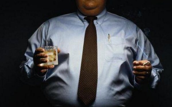 抽烟喝酒男性.png
