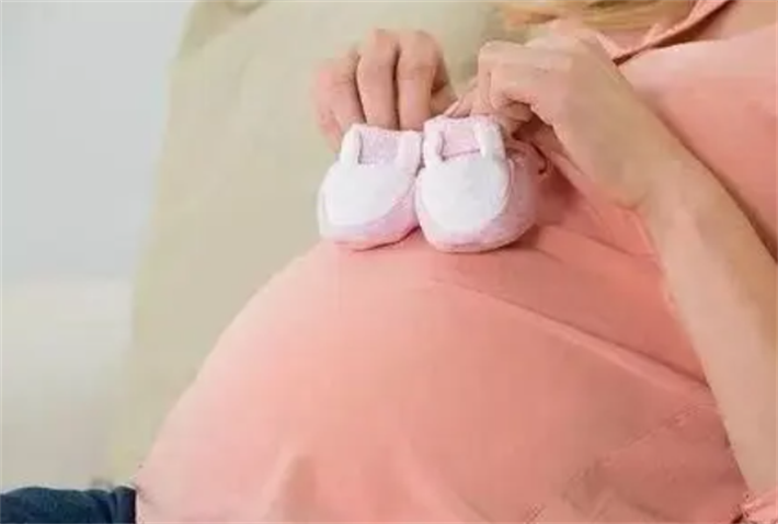 怀孕女性